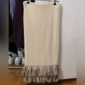 Zara midi skirt, size medium, never worn.